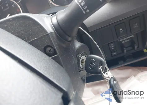 2017 Toyota Tundra Sr5 5.7L V8 из США, поврежденный, VIN 5TFUW5F16HX603597